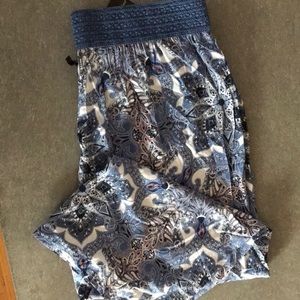 Beautiful floral Skye’s the limit size3x pants